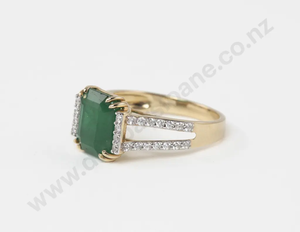 14ct 37Stone Diamond and Emerald Dress Ring Image 1++