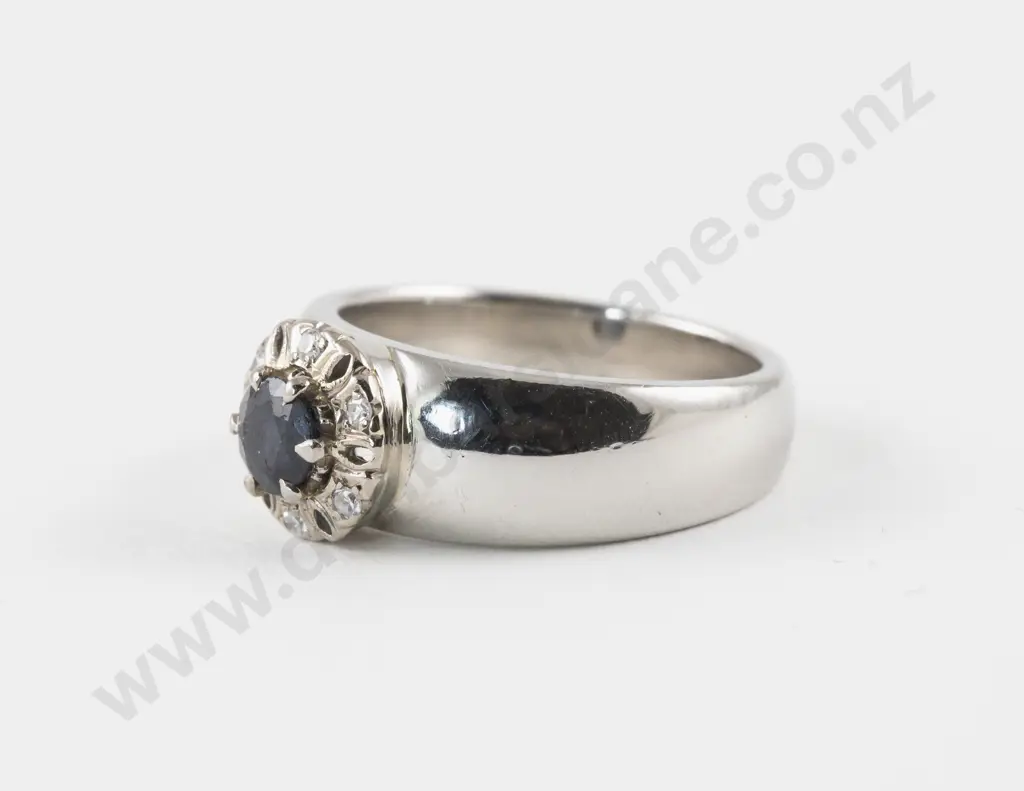 18ct White Gold and Platinum Diamond and Sapphire Cluster Ring Image 1++