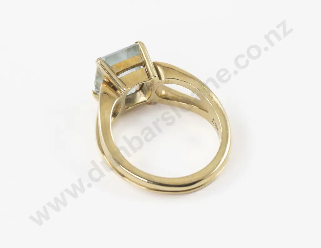 18ct Single Stone Aquamarine Dress Ring Image 1++