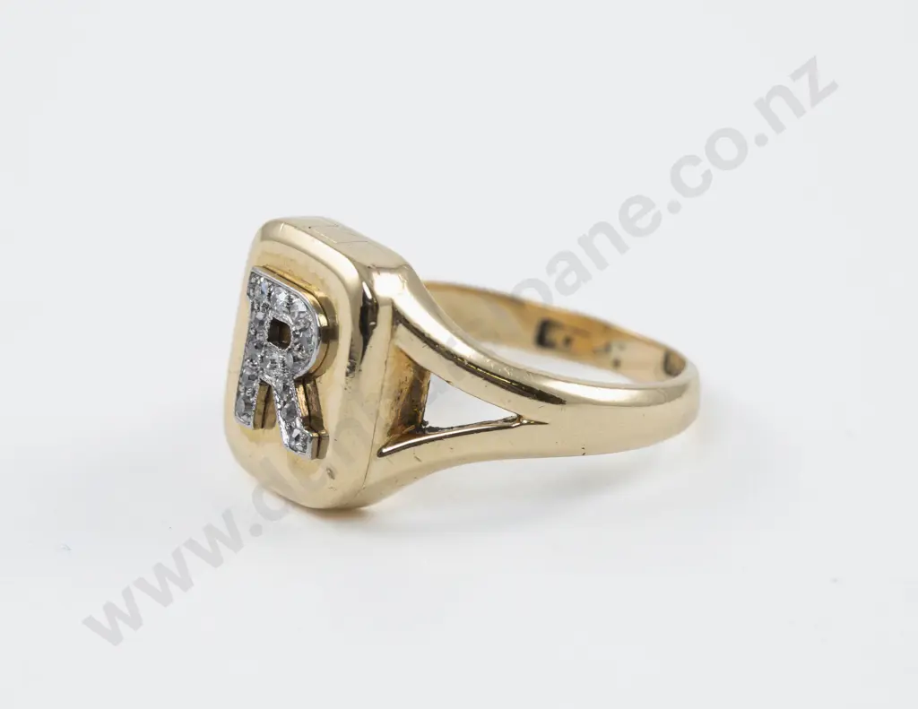 Victorian 18ct 13Stone Diamond Memorial Ring Image 1++