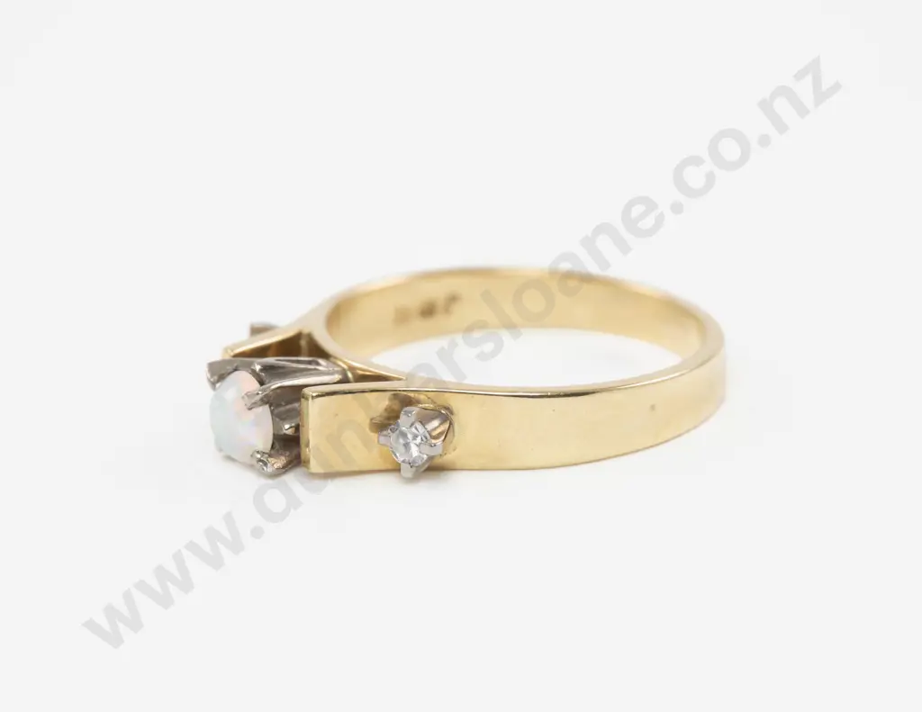 18ct Three Stone Diamond and Opal Dress Ring Image 1++