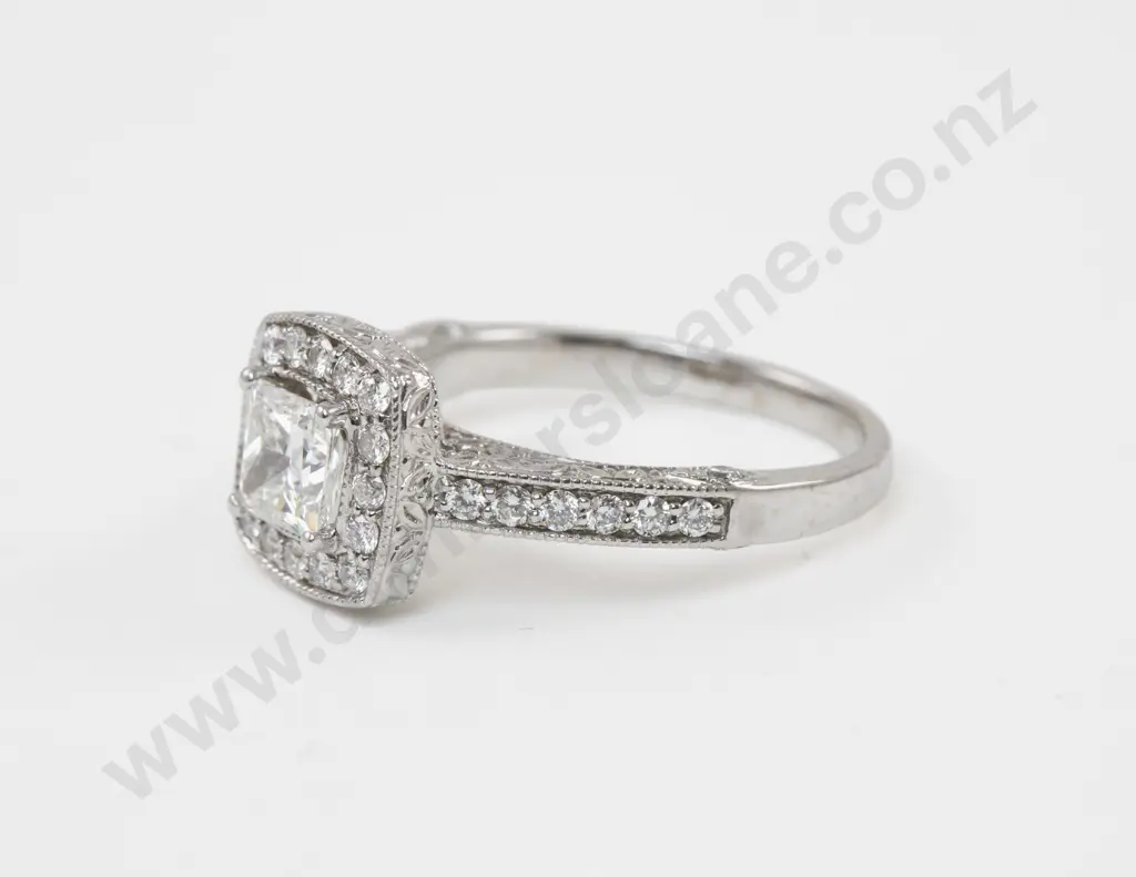 14ct White Gold 35Stone Diamond Cluster Ring Image 1++
