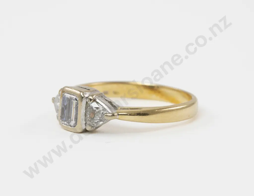18ct Three Stone Diamond Ring Image 1++