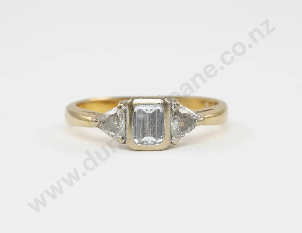 18ct Three Stone Diamond Ring Image 1++