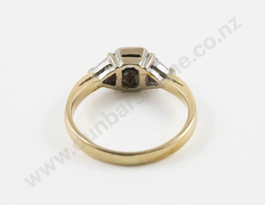 18ct Three Stone Diamond Ring Image 1++