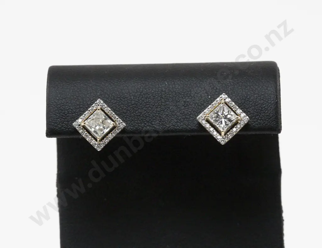 Pair 14ct 25Stone Diamond Stud Earrings Image 1++