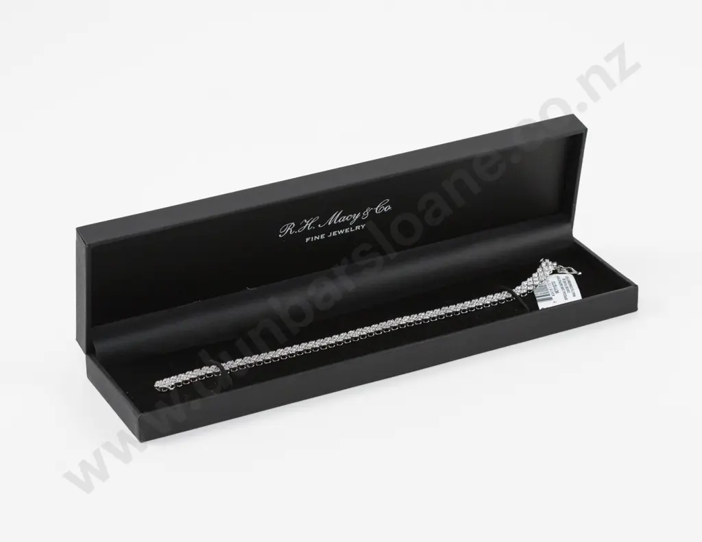 Macy & Co. New York 14ct White Gold 157Stone Dimaond Tennis Bracelet Image 1++