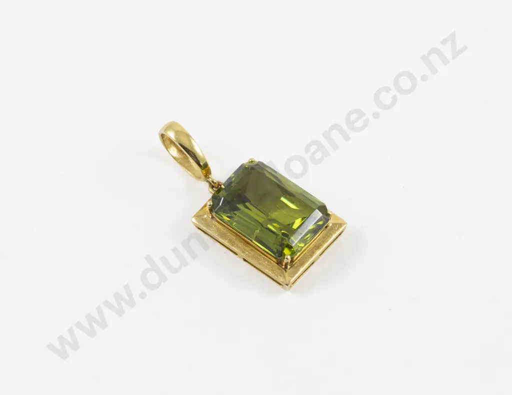 18ct Single Stone Peridot Pendant Image 1++