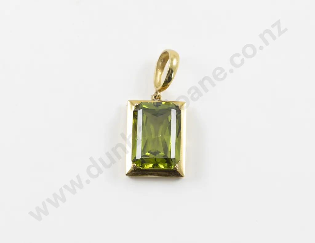 18ct Single Stone Peridot Pendant Image 1++