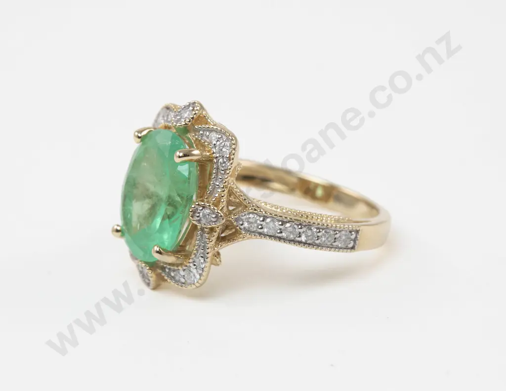 14ct 29Stone Diamond and Emerald Cluster Ring Image 1++
