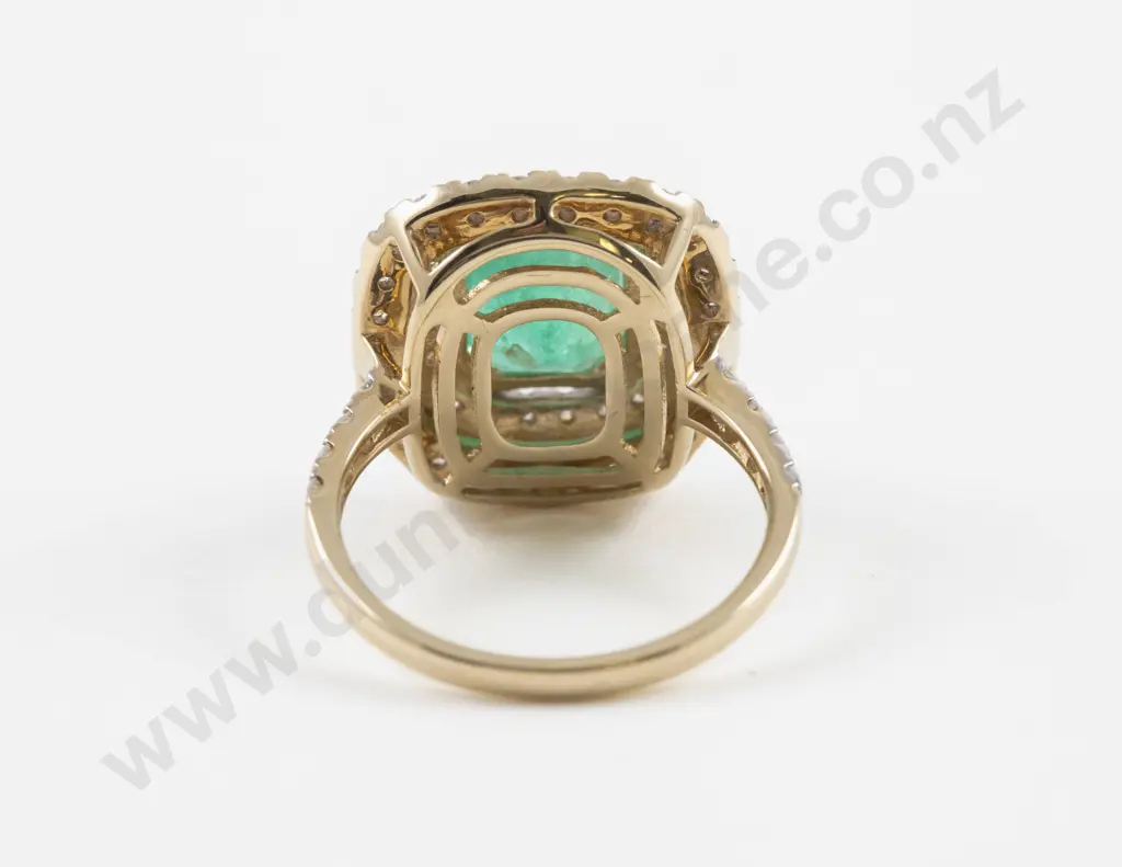 14ct 57Stone Diamond and Emerald Cluster Ring Image 1++