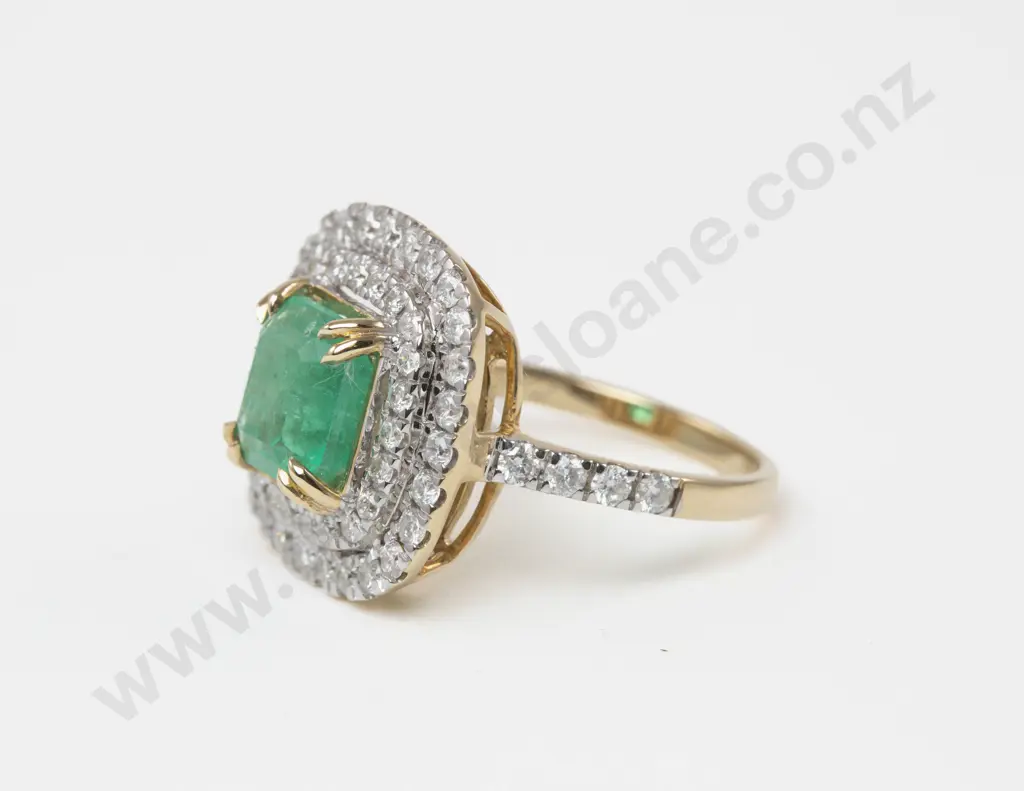 14ct 57Stone Diamond and Emerald Cluster Ring Image 1++