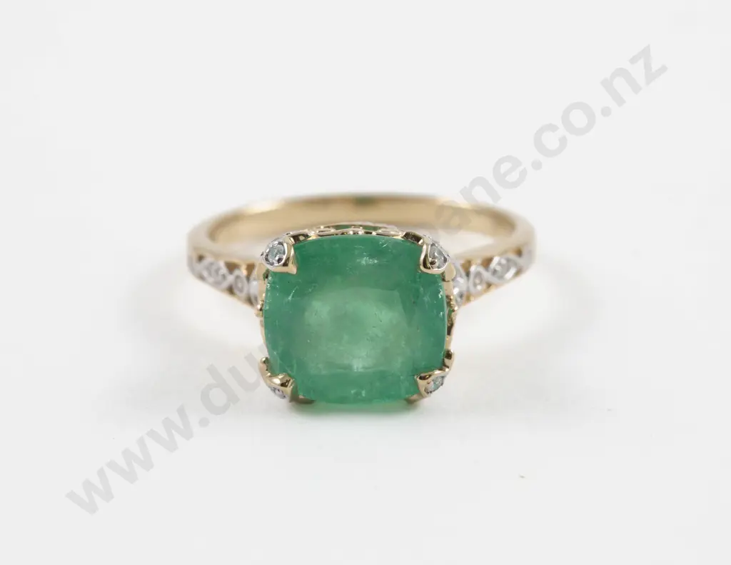 14ct 33Stone Diamond and Emerald Dress Ring Image 1++