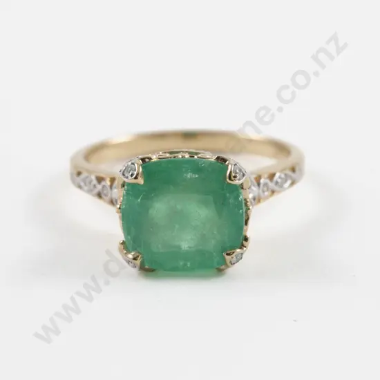 14ct 33Stone Diamond and Emerald Dress Ring
