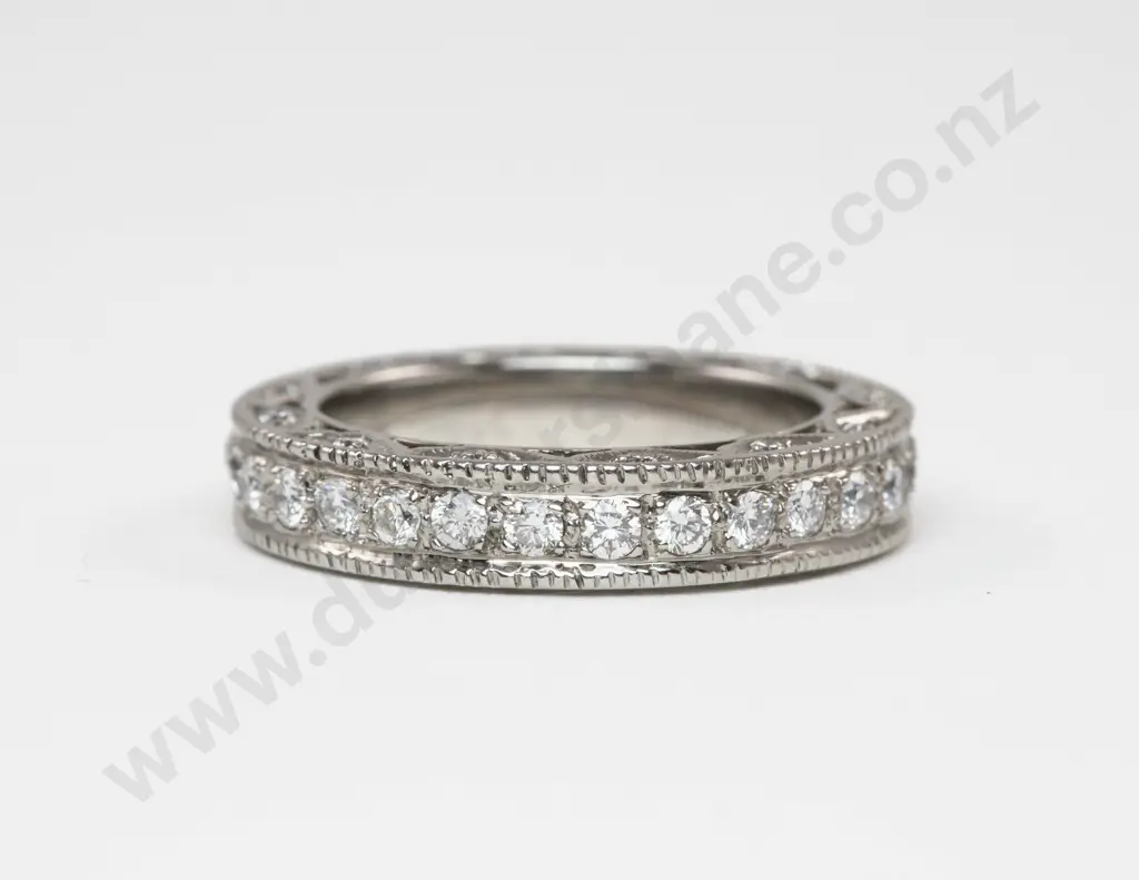 18ct White Gold 52Stone Dimaond Band Ring Image 1++