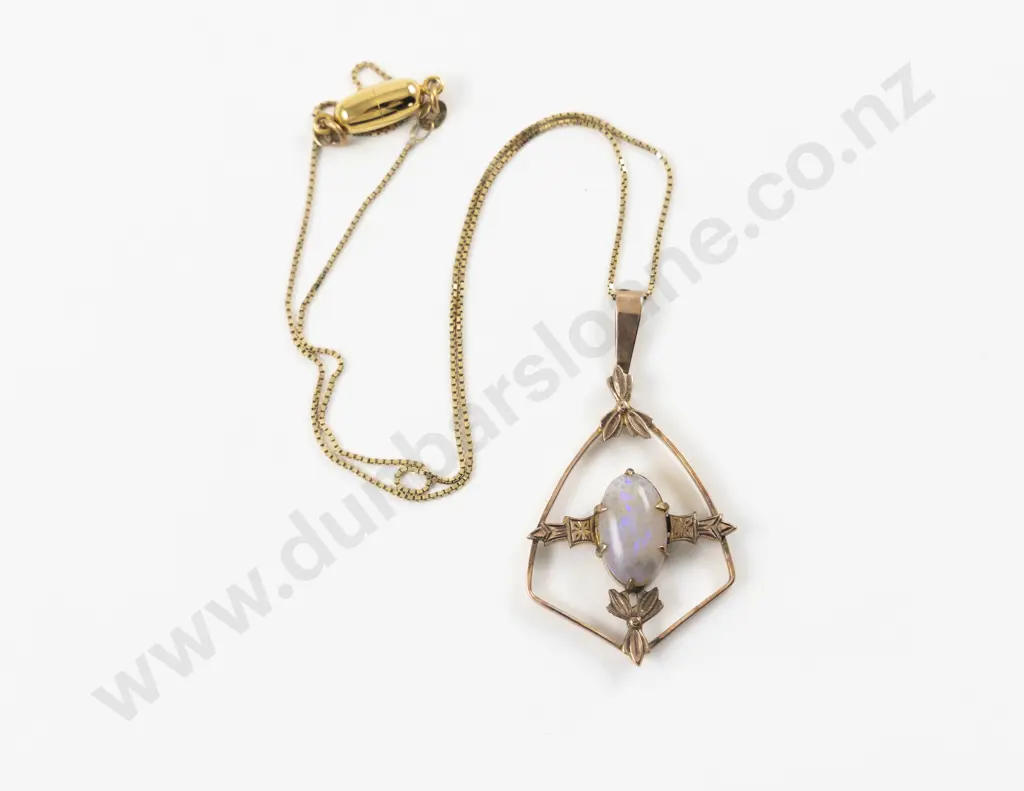 Vintage 9ct Single Stone Opal Pendant Image 1++