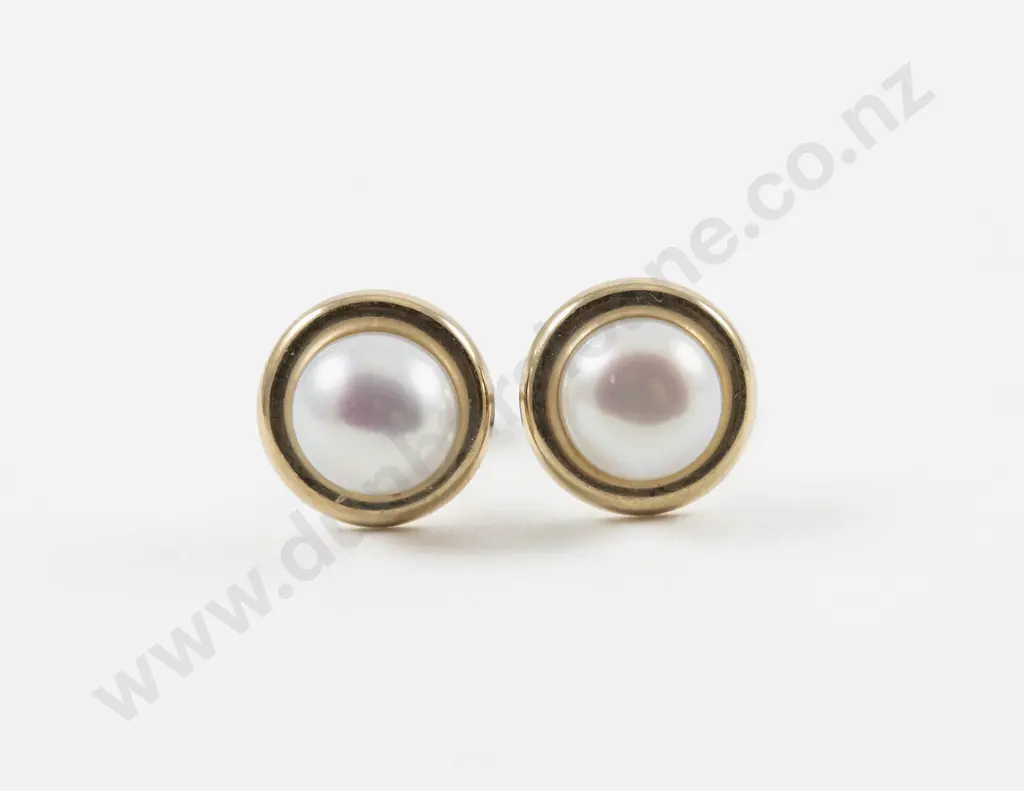 Pair 9ct Single Pearl Stud Earrings Image 1++