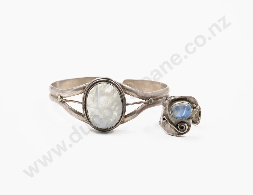 S/S Single Moonstone Cuff Bangle with Ring Image 1++