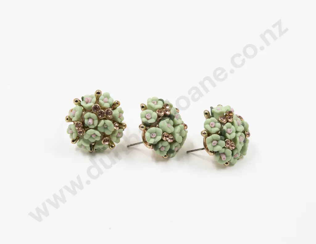 Gold Plated Clear Crystal and Ceramic Flower Cluster Ring with Matching Earrings Image 1++