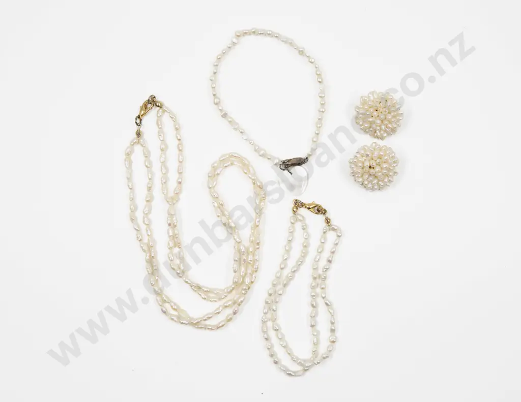 Double Strand Uniform Fresh Water Pearl Necklace with Two Bracelets and Pair Clip On Earrings Image 1++