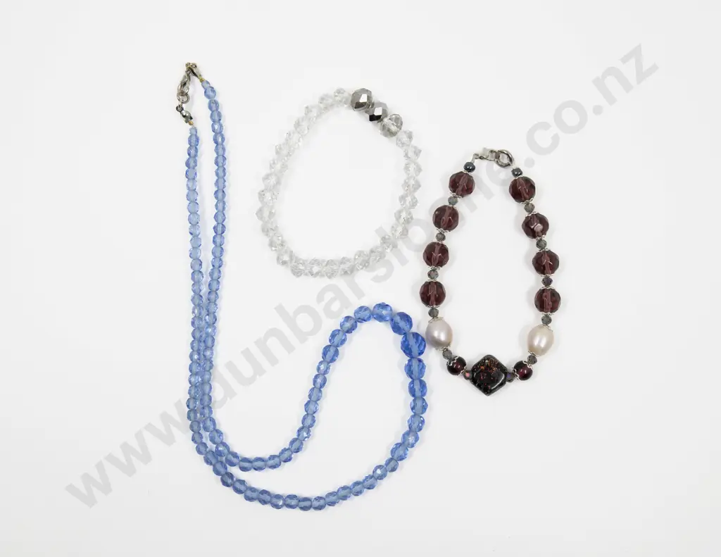 Single Strand Blue Crystal Bead Necklace with Two Bracelets Image 1++