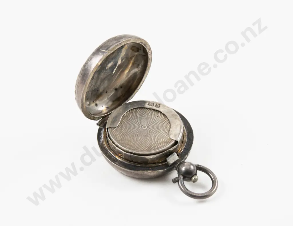 S/S Engraved Circular Soveregin Case Image 1++