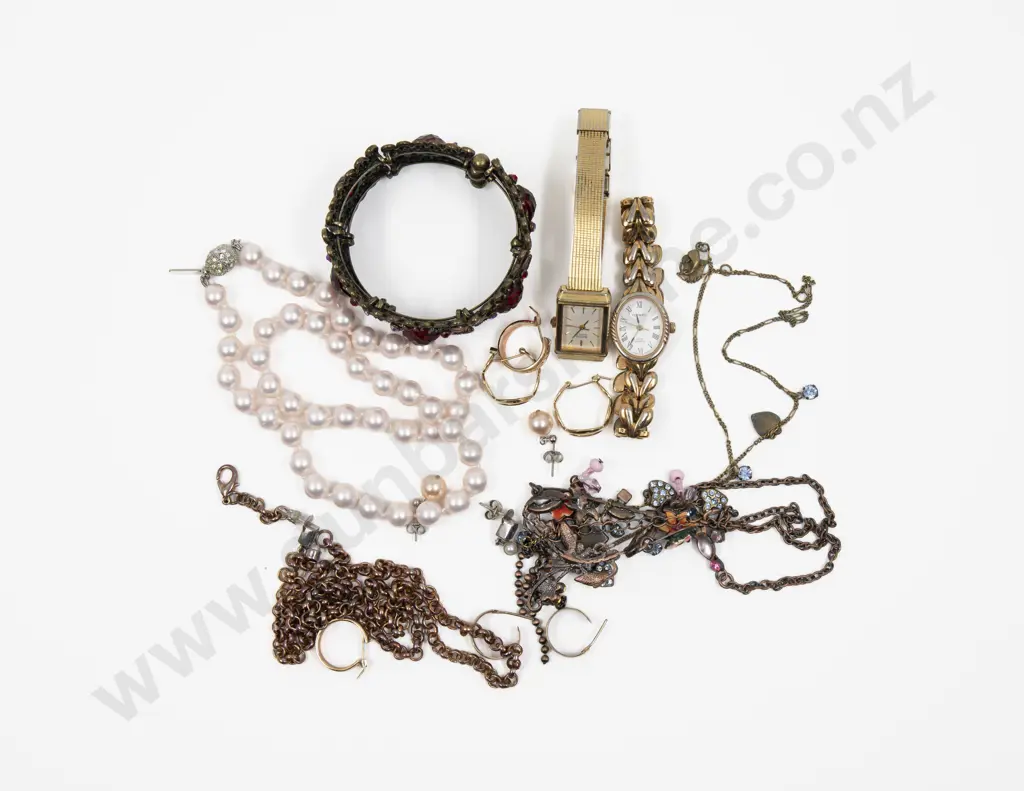 Collection of Assorted Costume Jewellery Imtiation Pearls and Wrist Watches Image 1++