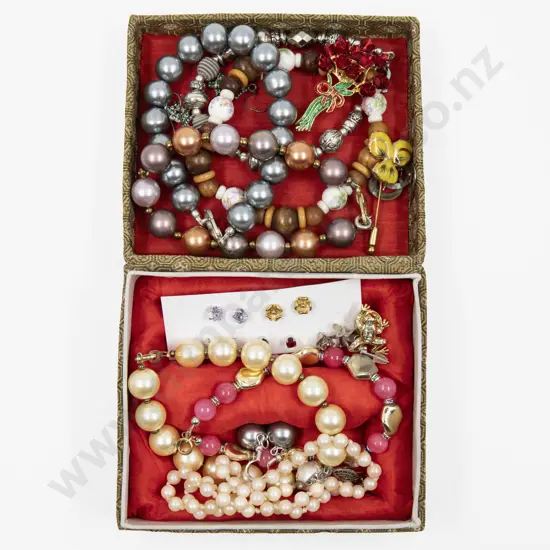 Collection of Assorted Costume Jewellery