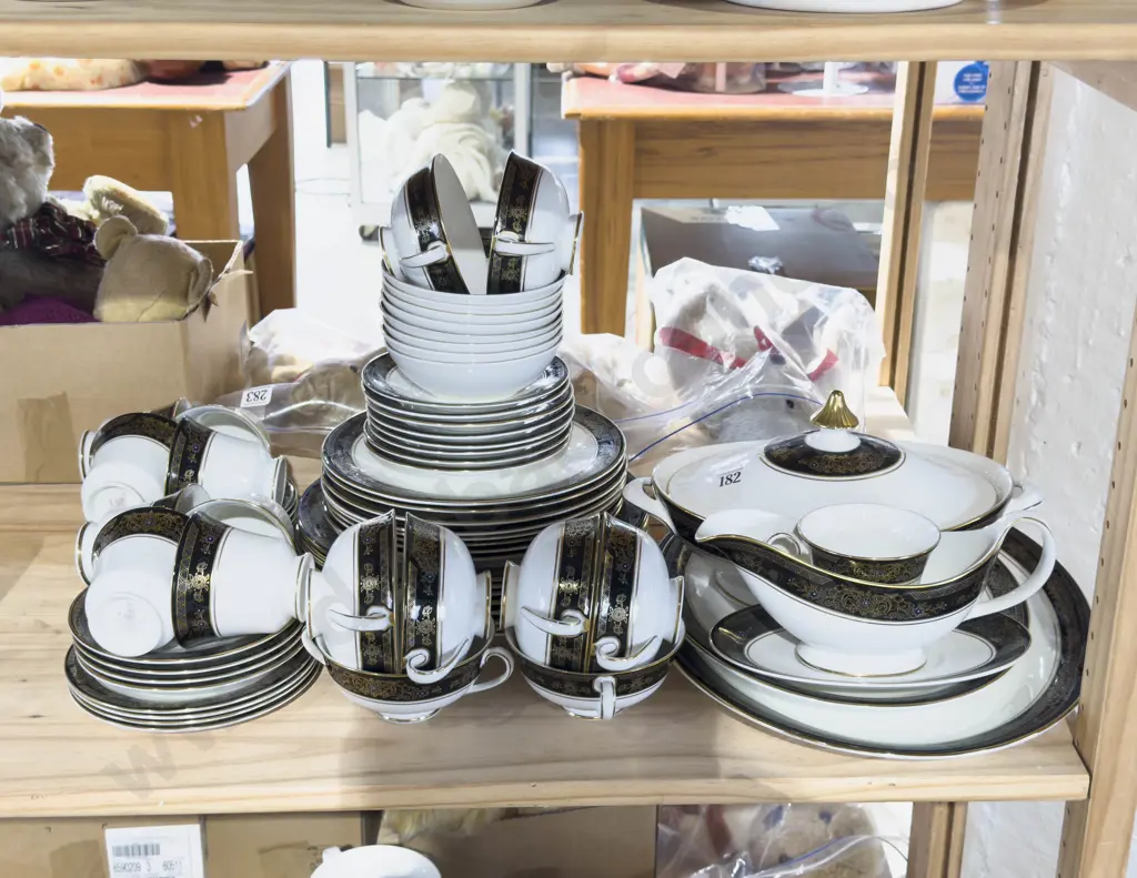 RD "Albany" Pattern Part Dinnerset Image 1++