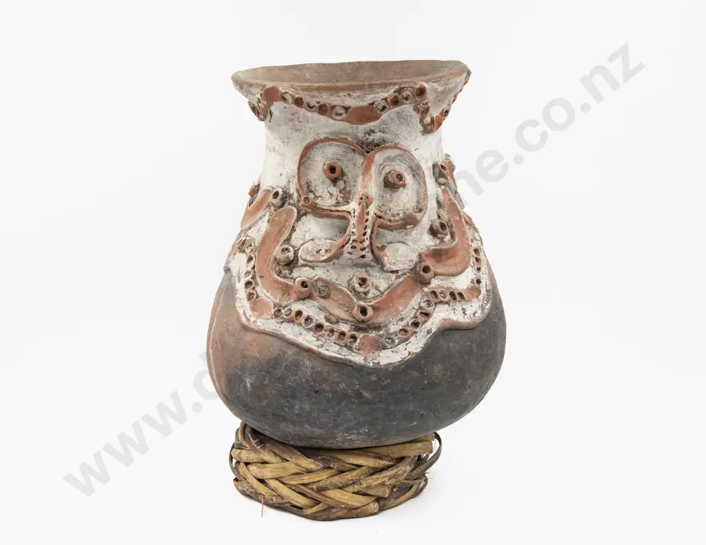 PNG Aibom Chambri Lakes Sago Pot on Original Fibre Stand Base Image 1++
