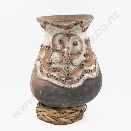 PNG Aibom Chambri Lakes Sago Pot on Original Fibre Stand Base