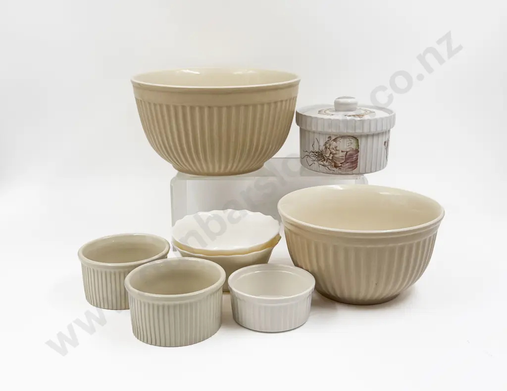 Graduated Pair of Mixing Bowls & Assorted Image 1++