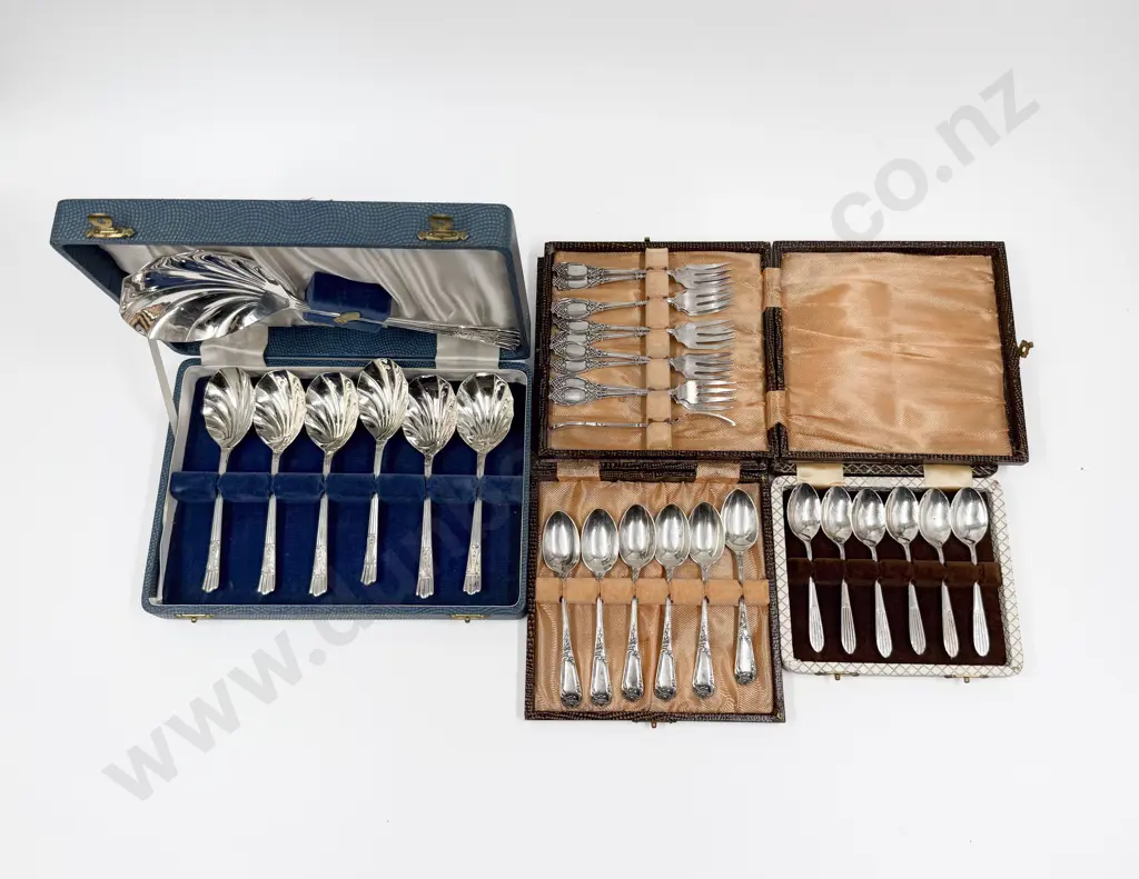 Qty of Assorted Cased S/P Cutlery Image 1++