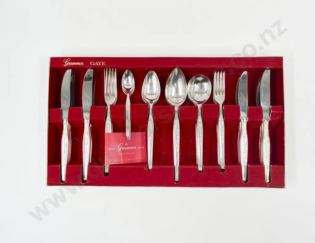 Grosvenor "Gaye" Pattern Boxed Cutlery Set Image 1++