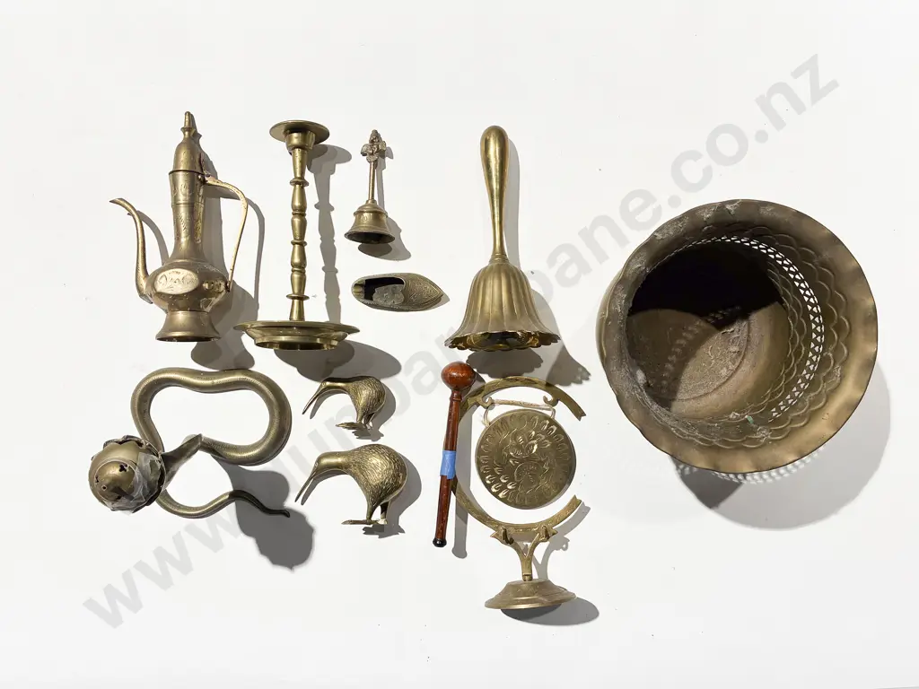 Box Qty of Assorted Brass Ware Image 1++