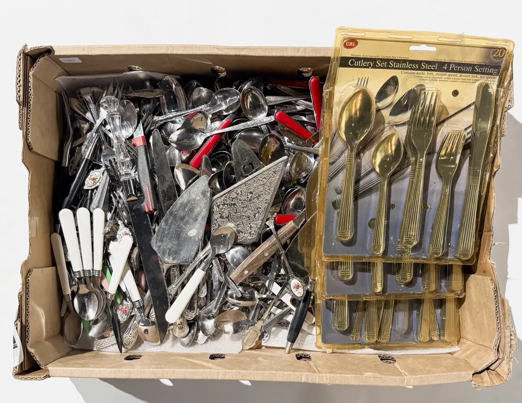 Qty of Assorted Cutlery Image 1++