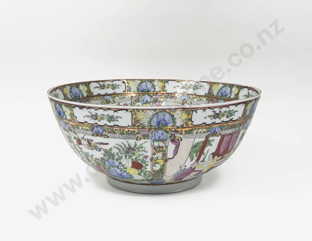 Large Famille Rose Table Bowl Image 1++