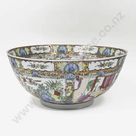 Large Famille Rose Table Bowl