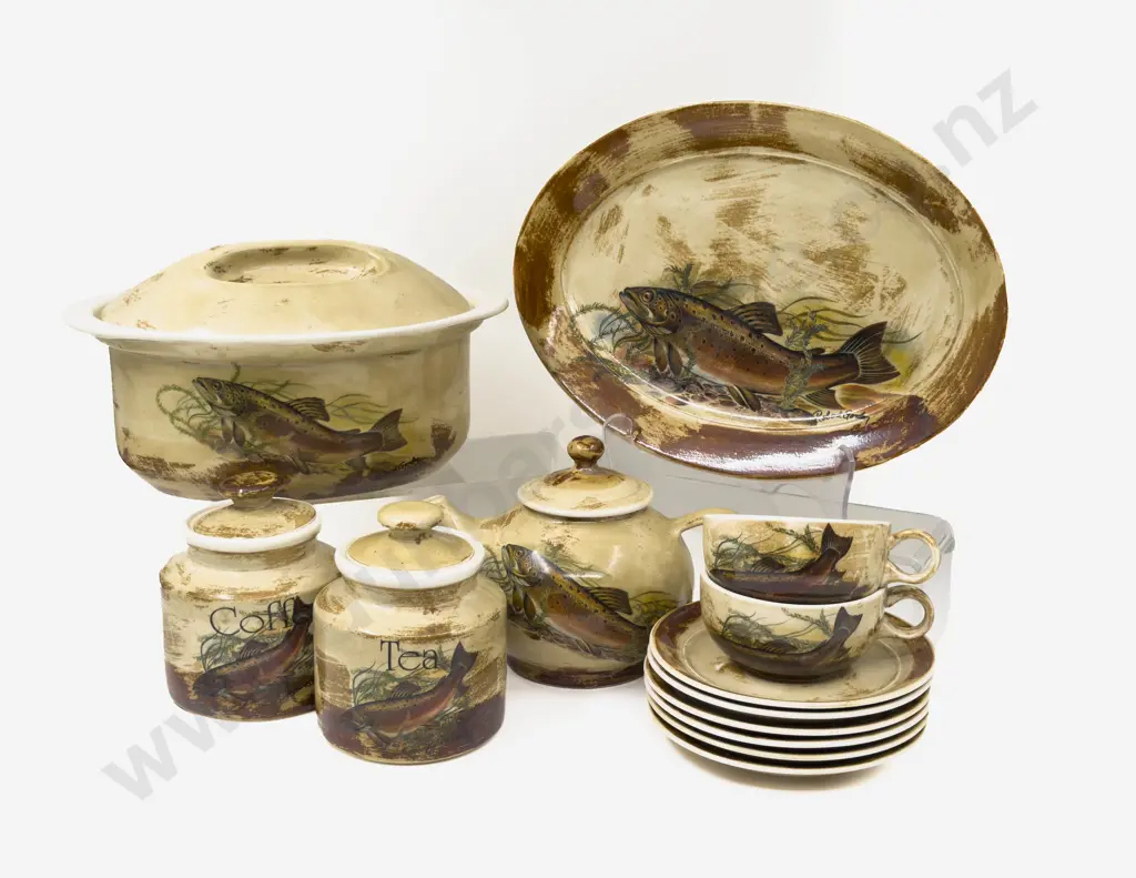 Large Qty of Australian Robert Gordon "Trout" Pattern Dinner China Image 1++