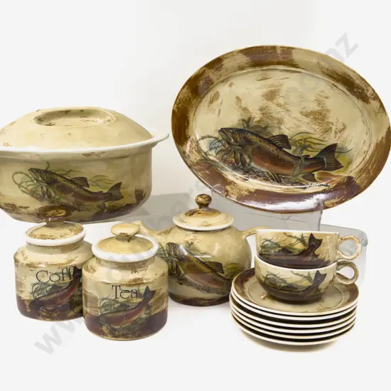 Large Qty of Australian Robert Gordon "Trout" Pattern Dinner China