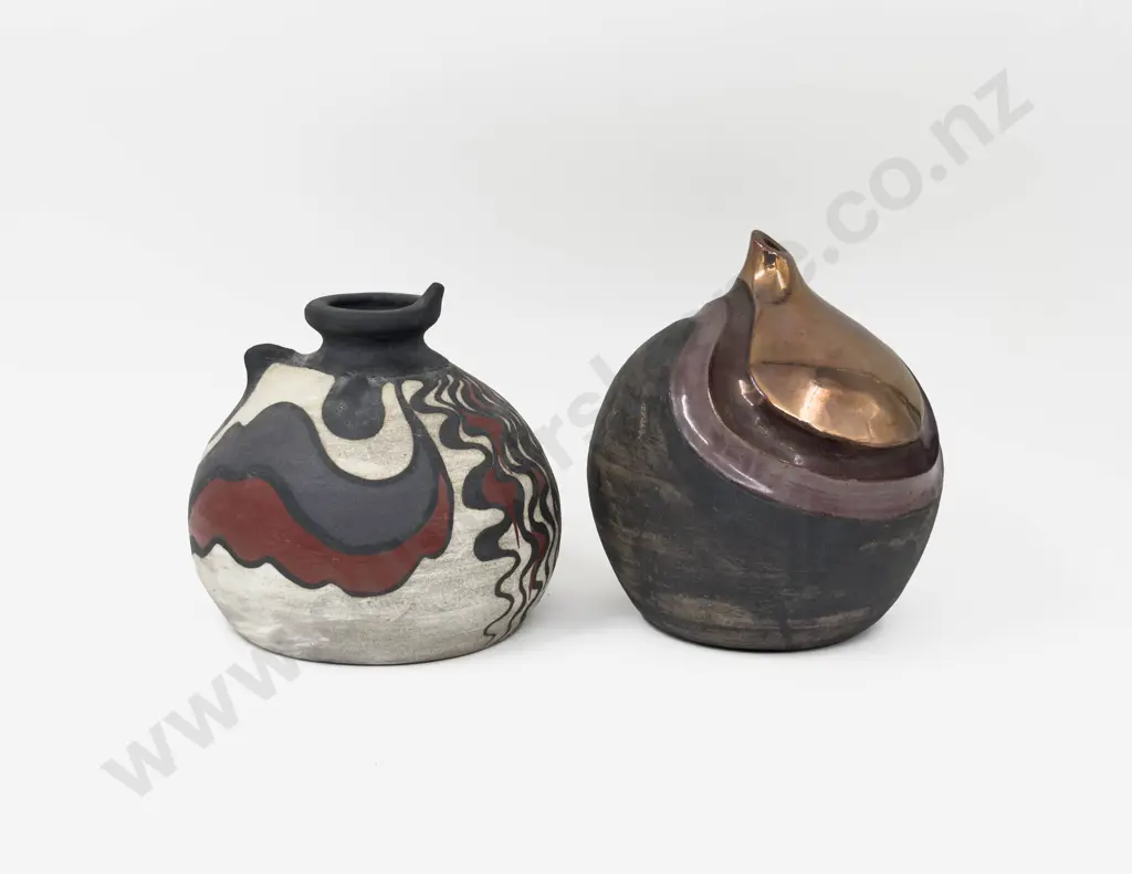 Two NZ Pottery Vases Image 1++