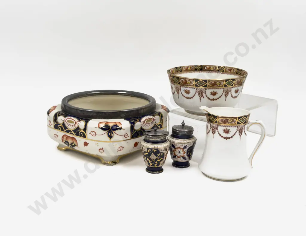 Qty of Assorted Imari Pattern China Image 1++