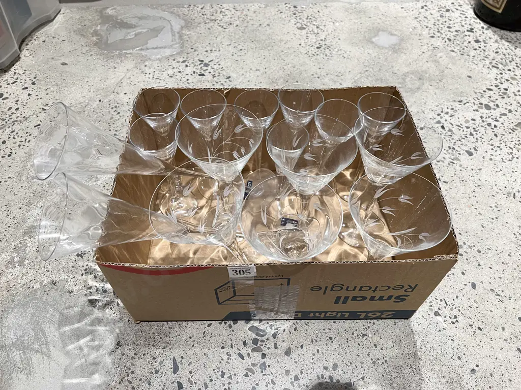 Box Qty of Assorted Glassware Image 1++