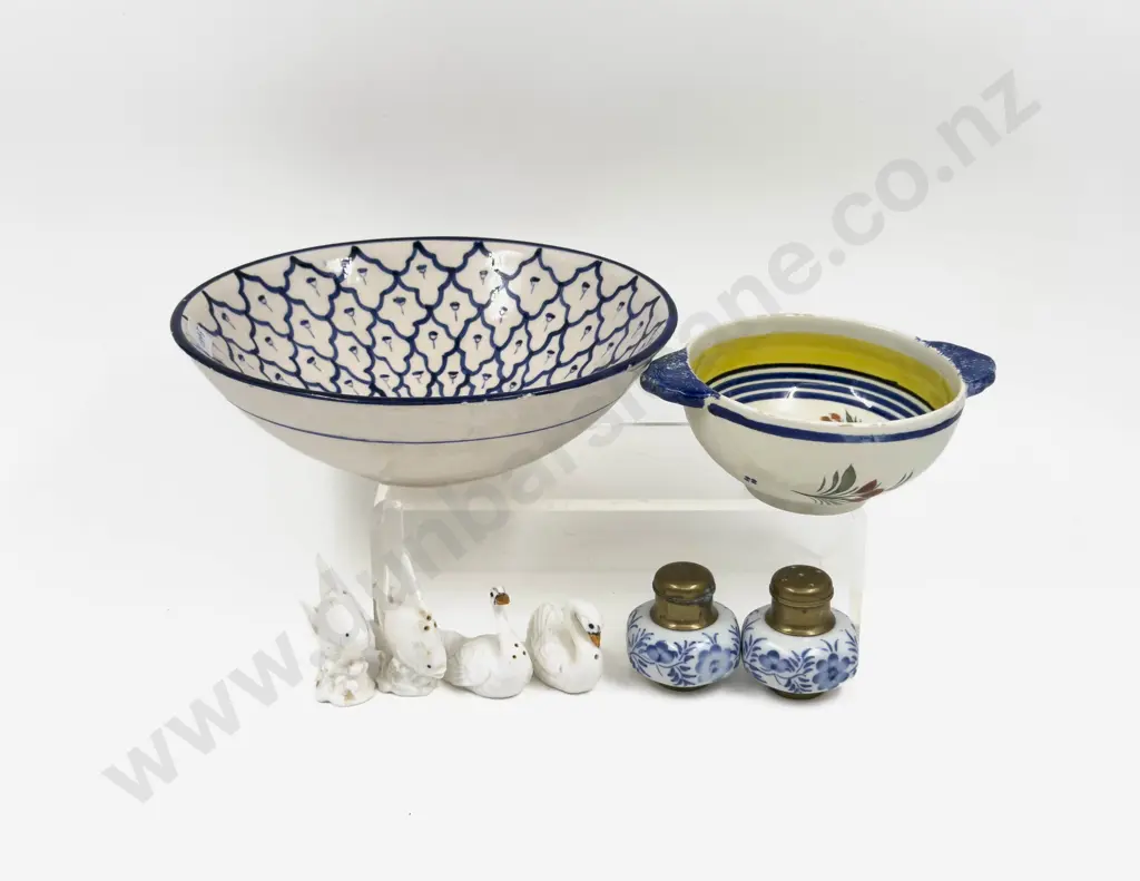 Small Qty of Assorted incl Novelty Salt & Peppers etc Image 1++