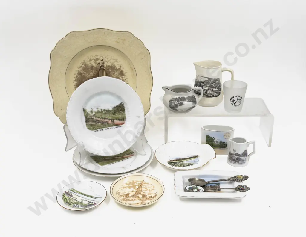 Qty of Assorted NZ Souvenir Ware Image 1++
