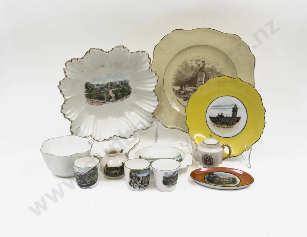 Qty of Assorted Souvenir China Image 1++