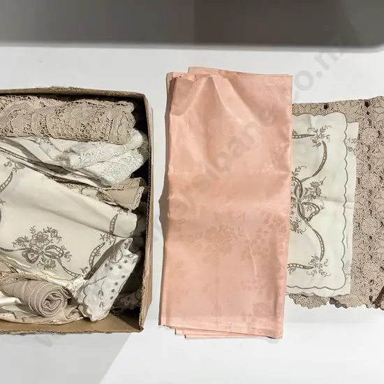 Box of Assorted Vintage Table Linen