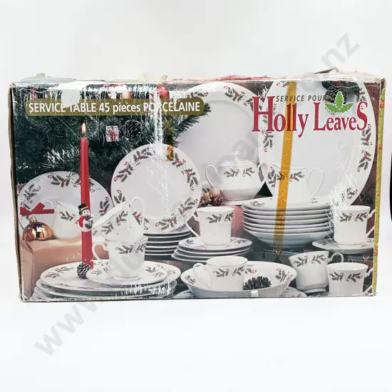 Holly Leaves Pattern 45 Pce Dinnerset