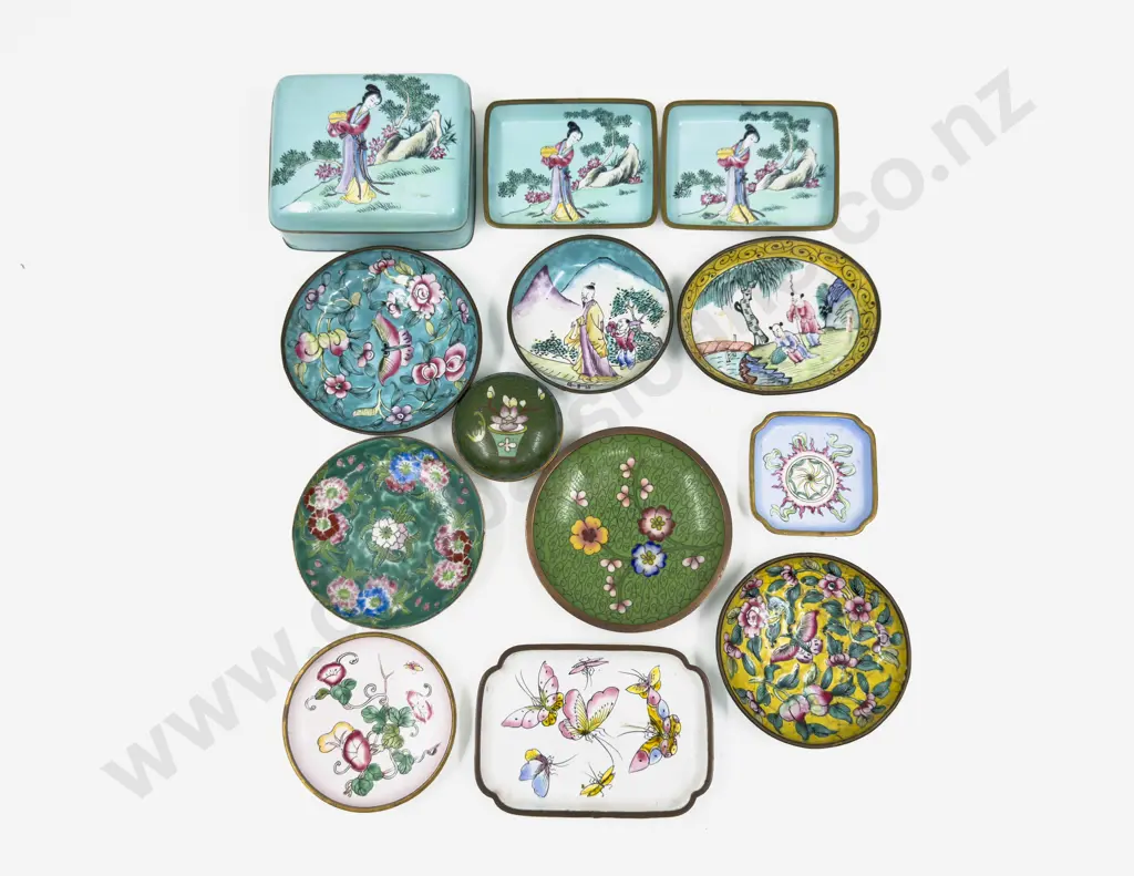 Qty of Assorted Enamel & Cloisonne Dishes & Trinket Boxes Image 1++