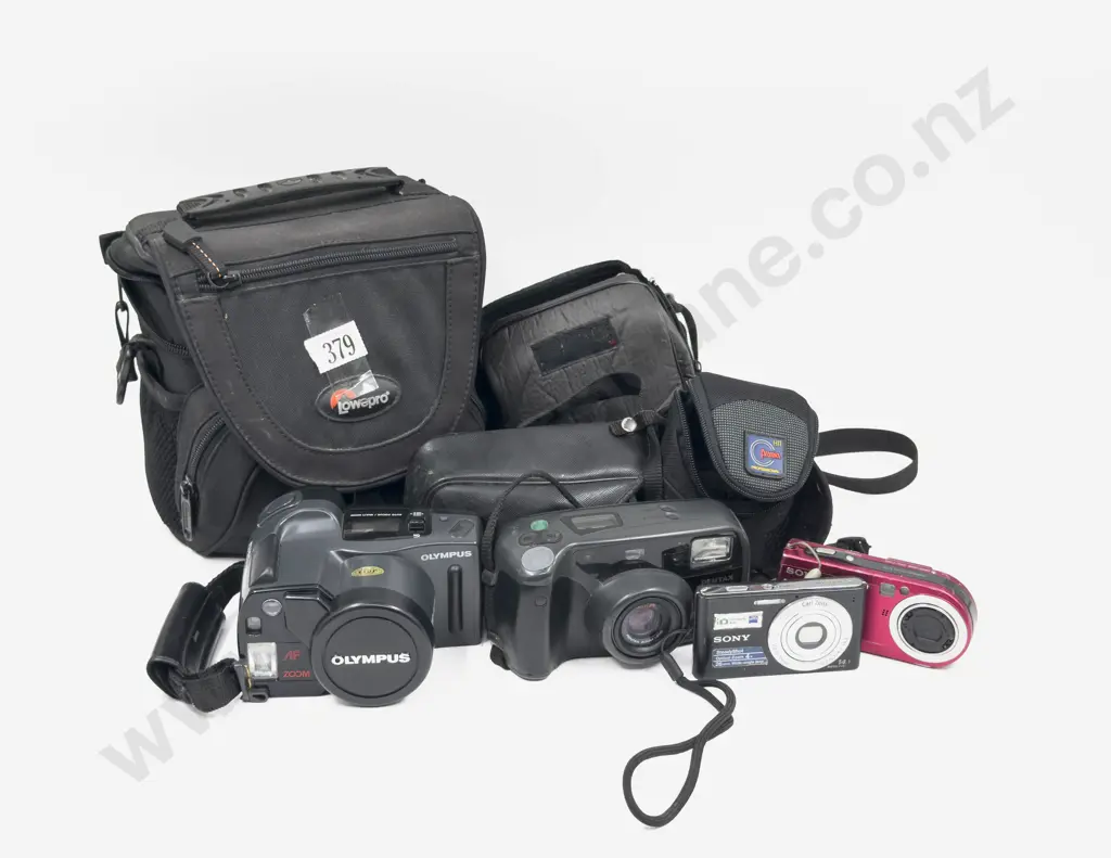 Qty of Assorted Vintage & Digital Cameras with Carrying Cases etc Image 1++